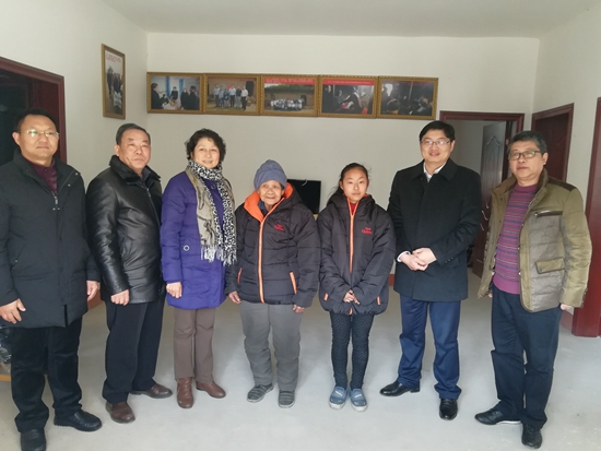 宜昌市侨联回访长阳山区特困家庭
