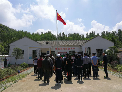 荆门市侨联“党员主题活动日”走进精准扶贫帮扶村