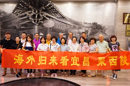 香港企业家代表团考察西陵区