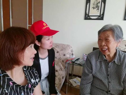 “三峡侨家”志愿者走访侨界空巢老人