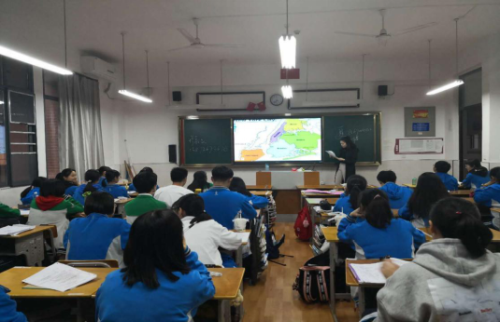 西陵区留学生之家组织公益活动进校园