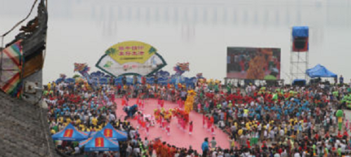 秭归县屈原纪念馆被中国侨联确认为“中国华侨国际文化交流基地”