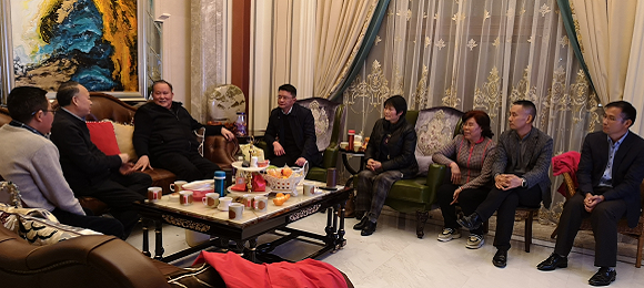 宜昌市委领导探望夷陵区侨界青年代表