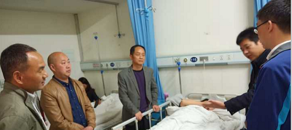 宜昌市侨联赴宜都市看望回乡探亲华侨医学博士汪锐