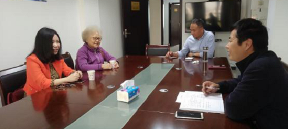 宜昌市侨联副主席张龙会见美国华侨明亮女士