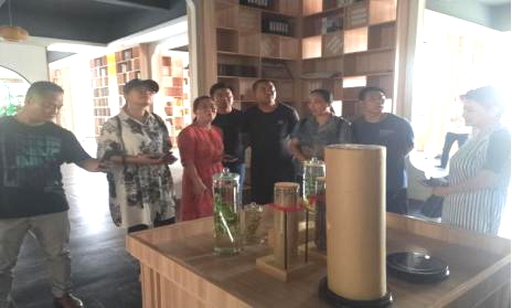 湖南新化县侨联主席刘学一行来黄冈市蕲春县考察蕲艾农业产业化项目