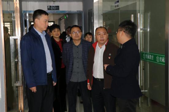 宜昌市侨联主席邓希康调研西陵侨联工作