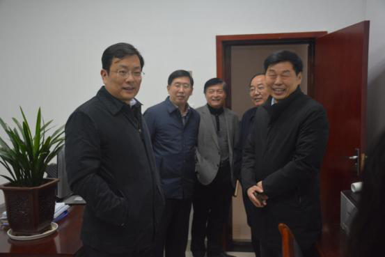 丁小强同志调研指导市侨联工作