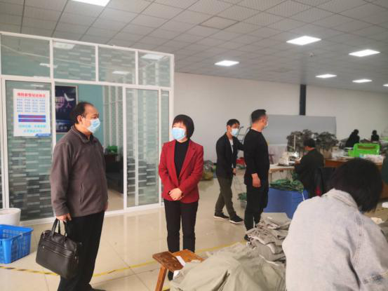 潜江市委常委、统战部部长王玉梅调研侨企复工复产和疫情防控工作并慰问侨界医护工作者家属