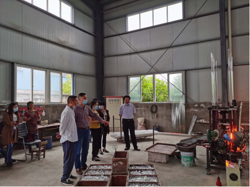 “扶贫车间”家中建 免费鸡苗送上门  松滋市侨联推出扶贫帮扶“组合拳”