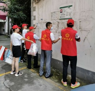 宜昌市侨联到土街头社区开展文明创建  志愿活动