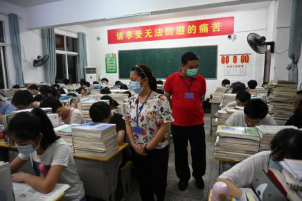 鄂州侨联组织华容高中参加世界华人学生作文大赛
