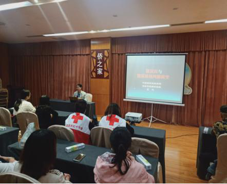 西陵区平湖馨苑社区侨联举办爱眼护眼健康讲座