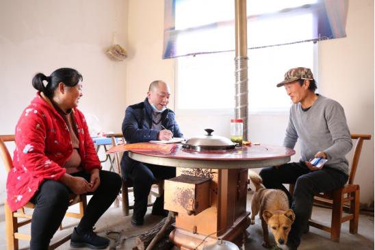 脱贫攻坚进农户，侨联再添新服务  ----宜昌市侨联深入贫困村开展支部主题党日活动