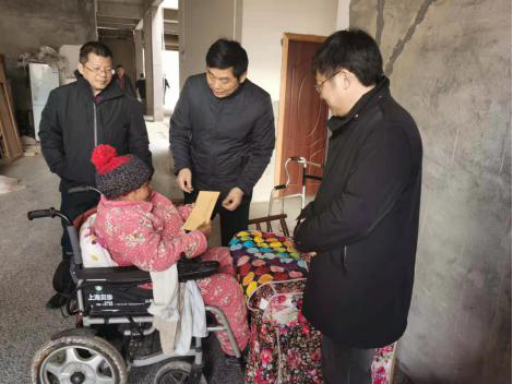 咸宁市侨联主席邹青松  一行赴通山县走访慰问归侨侨眷