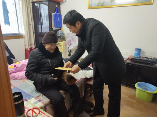 咸宁侨联结合元旦春节走访慰问  多形式宣讲贯彻十九届五中全会精神