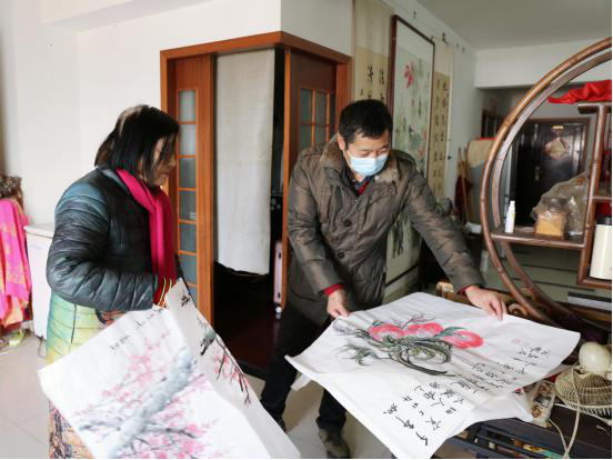 宜昌市侨联副主席张龙走访慰问书画联谊会会长姚庆英