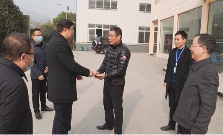 秭归县委领导走访慰问侨界代表人士