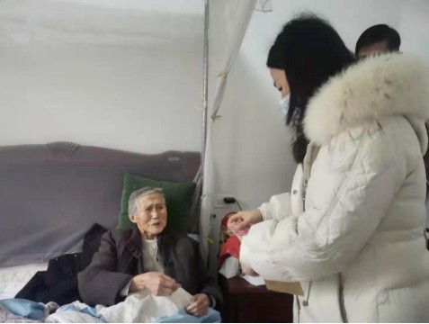 华容区段店镇慰问侨眷侨属