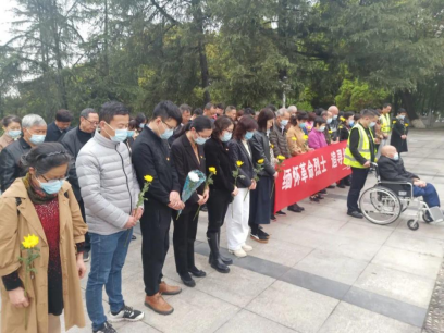 宜昌市侨联开展“缅怀革命先烈追寻红色记忆”清明节祭扫活动