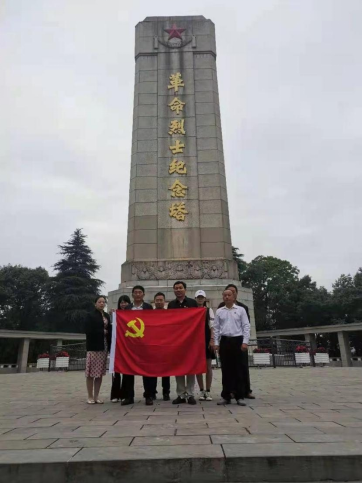 襄阳市侨联带领驻点村党支部到岘山烈士陵园  开展党史学习教育
