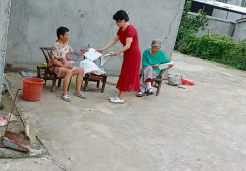 襄阳市侨联：驻村第一书记入户动员 助力疫苗接种情暖人心