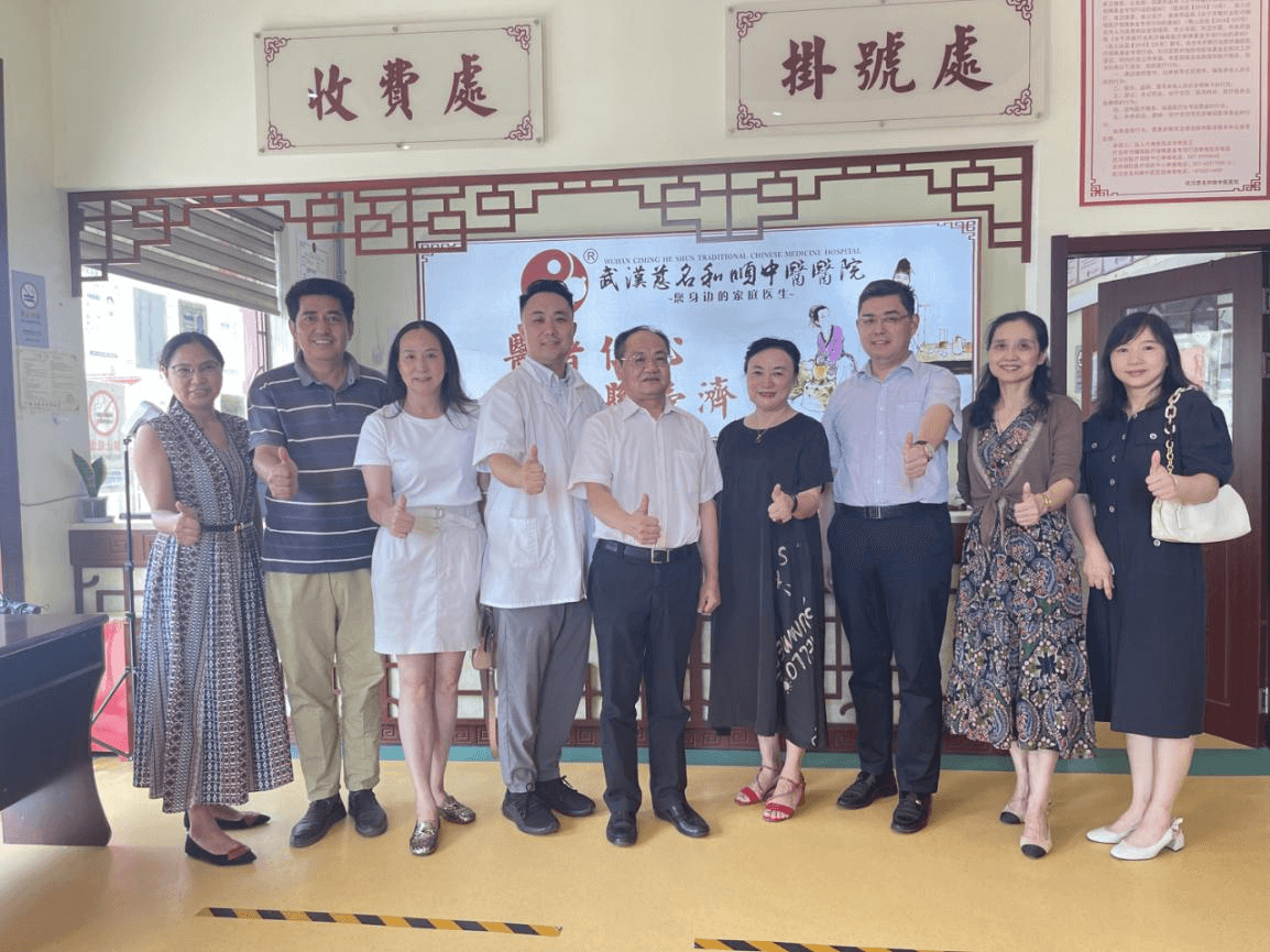 童赛雄为东西湖区新侨创新创业基地揭牌