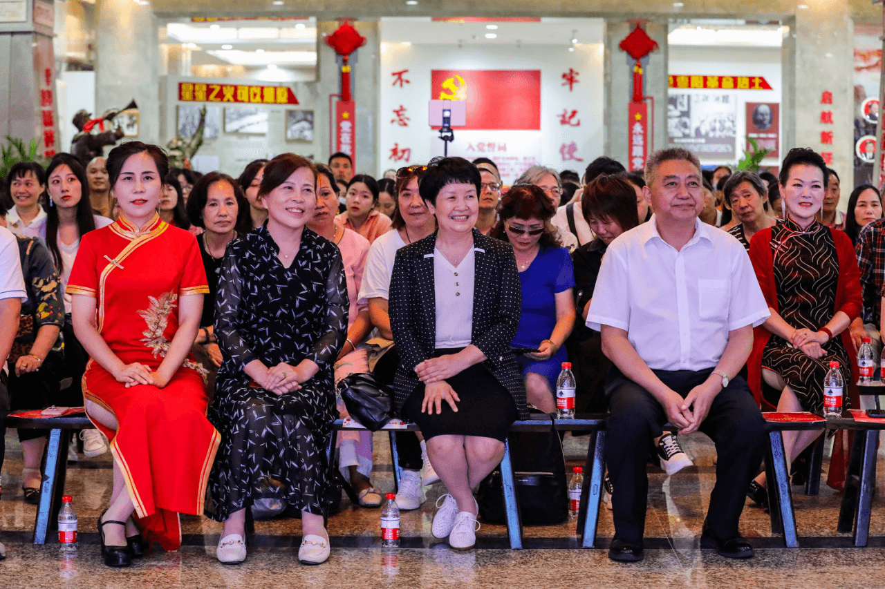 襄阳市侨联：文艺汇演迎国庆  红色教育聚侨心