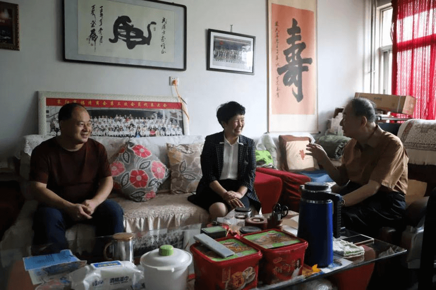 襄阳市侨联：走访慰问老干部  浓浓关怀暖人心