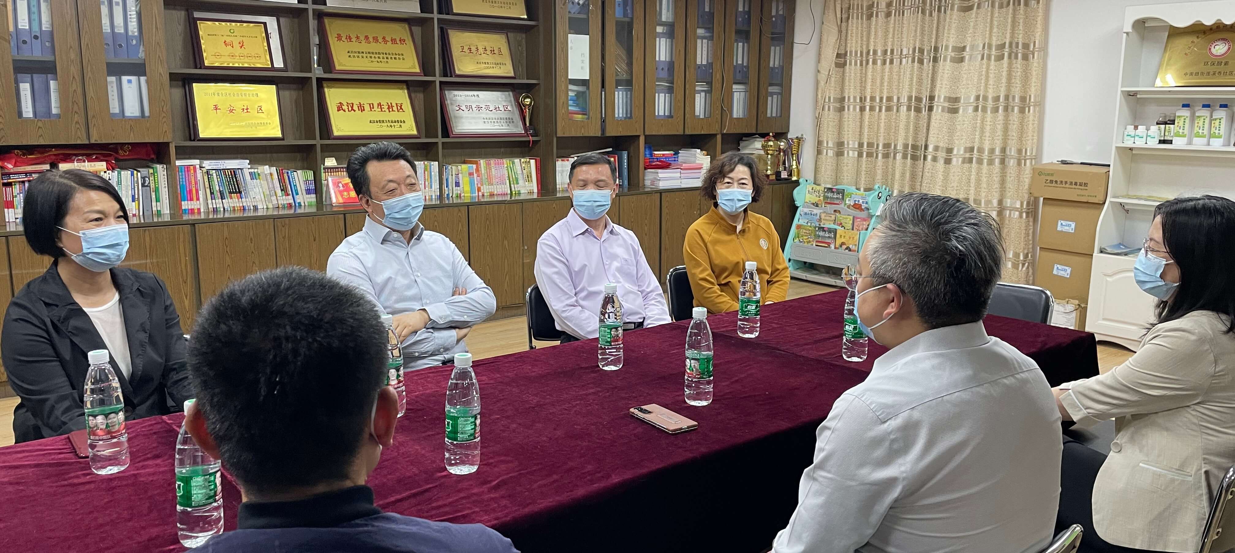 施政到莲溪寺社区调研指导疫情防控工作