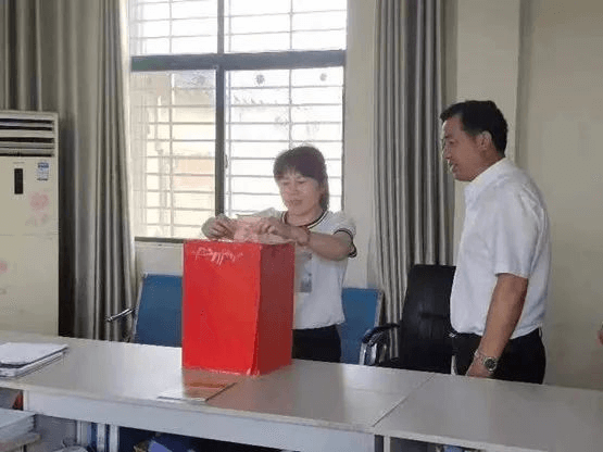襄阳市侨联开展关爱留守儿童活动