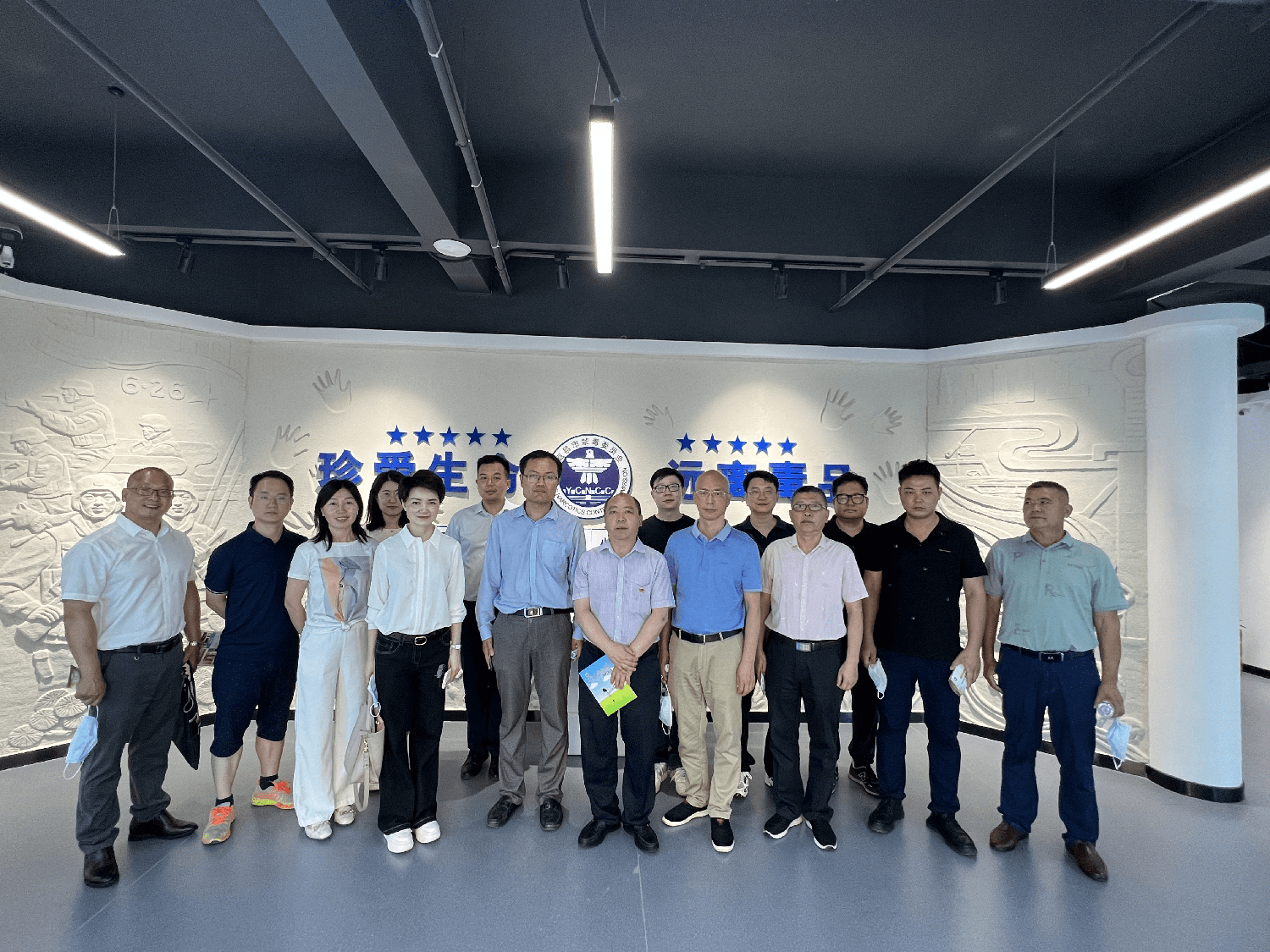宜昌市侨联组织侨界群众开展禁毒教育宣传