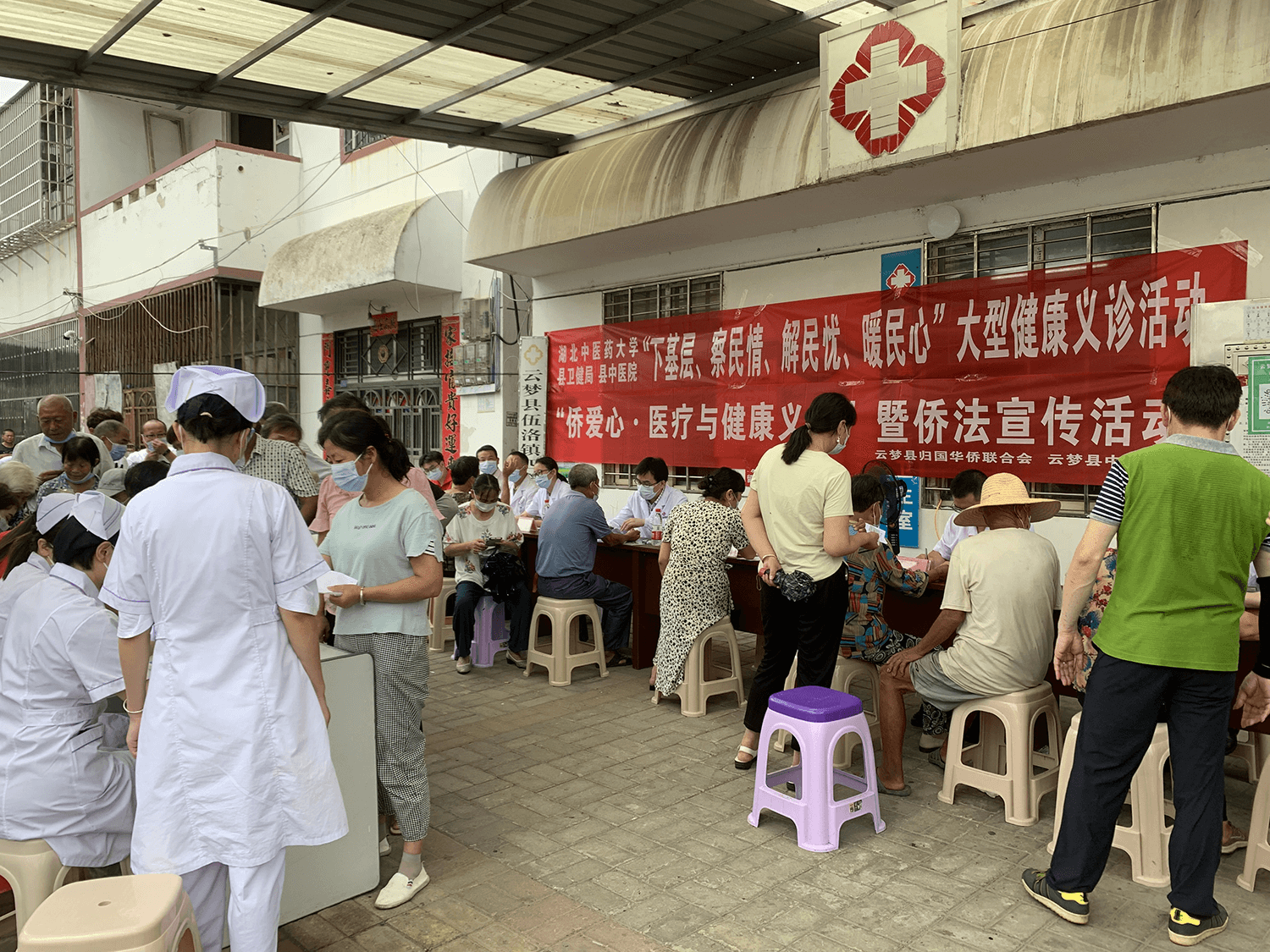 云梦县侨联开展“侨爱心·医疗与健康义诊” 暨侨法宣传活动
