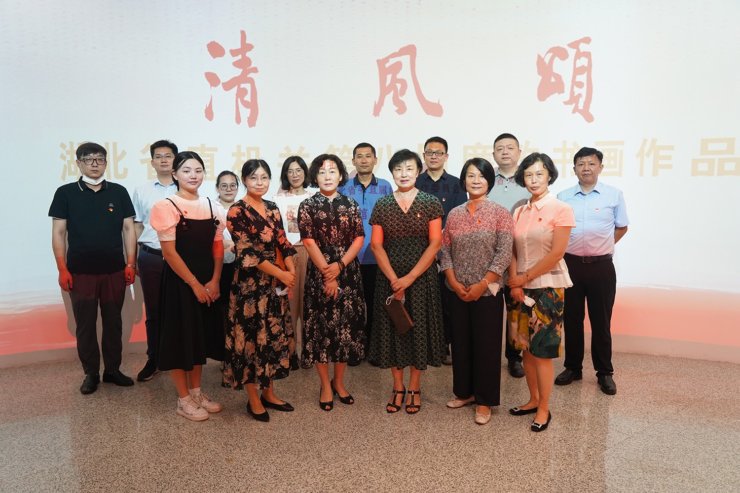 省侨联组织干部职工参观省直机关第八届“清风颂”廉政书画展