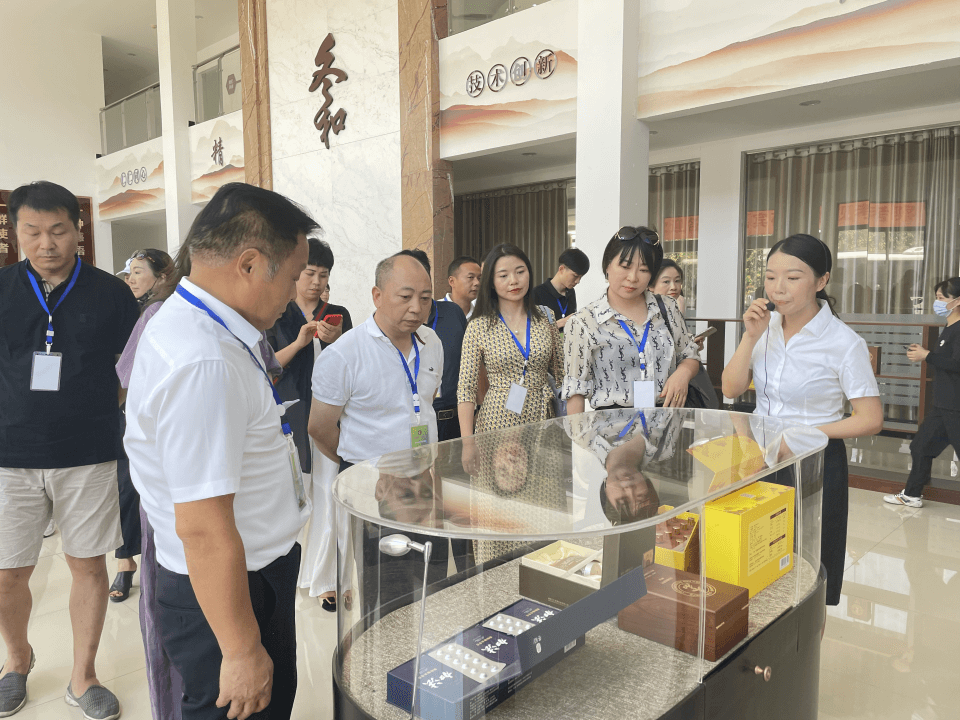 宜昌侨商行活动走进长阳