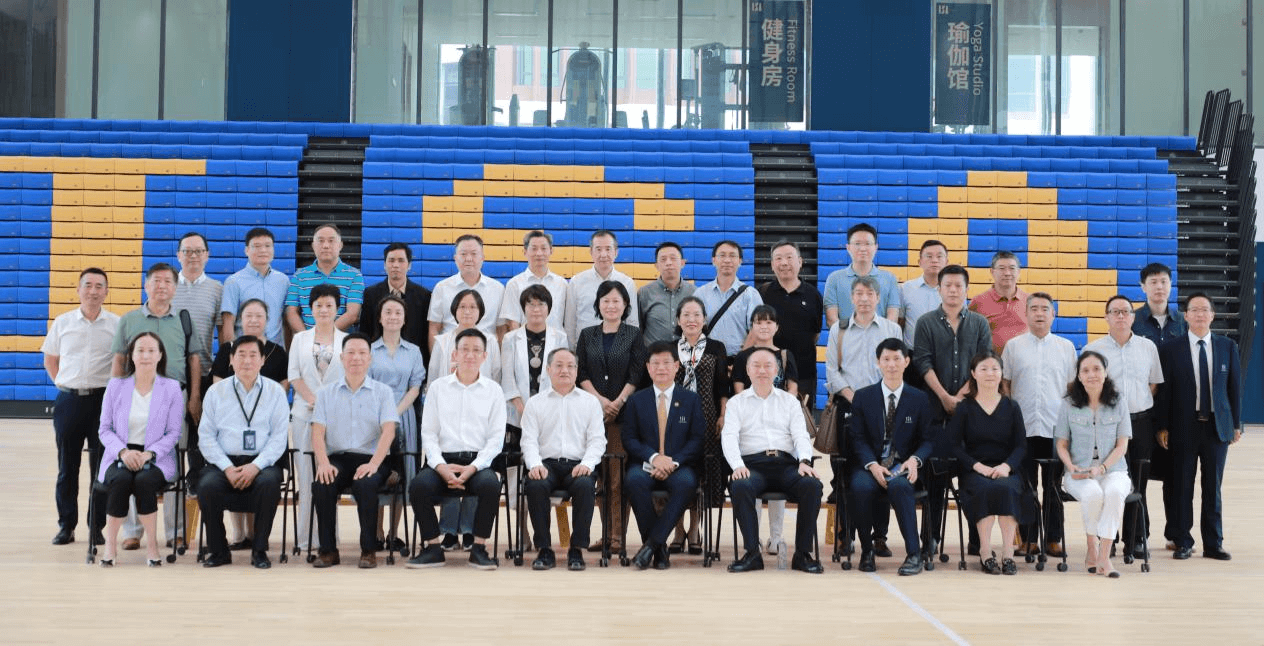 武汉市侨联十一届二次常委（扩大）会议暨侨联委员走进爱莎国际学校活动成功举行
