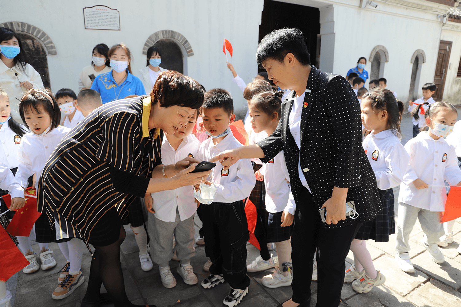 襄阳市侨联与市文旅局联合开展“迎国庆 庆重阳 老幼携手薪火传”活动