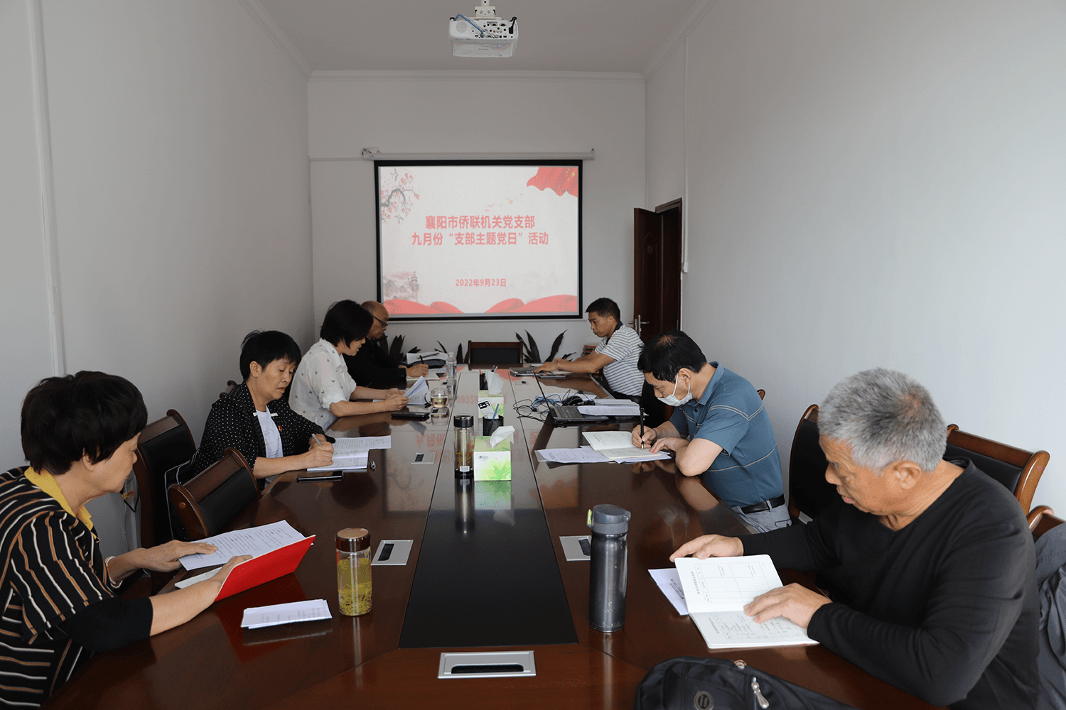 襄阳市侨联机关党支部 开展“凝心聚力助发展 对标先进敢担当”主题党日活动