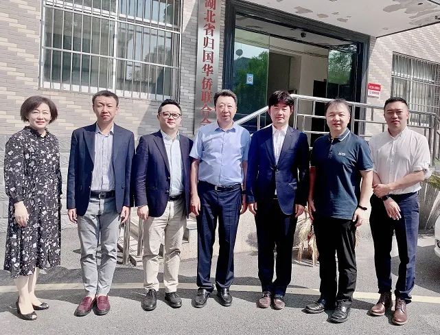 施政会见韩国侨团代表