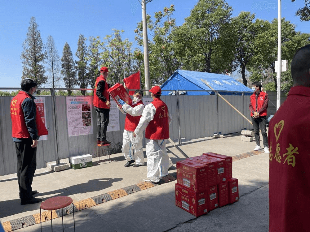 发挥侨力 共克时坚——仙桃侨界代表看望慰问一线抗疫工作者