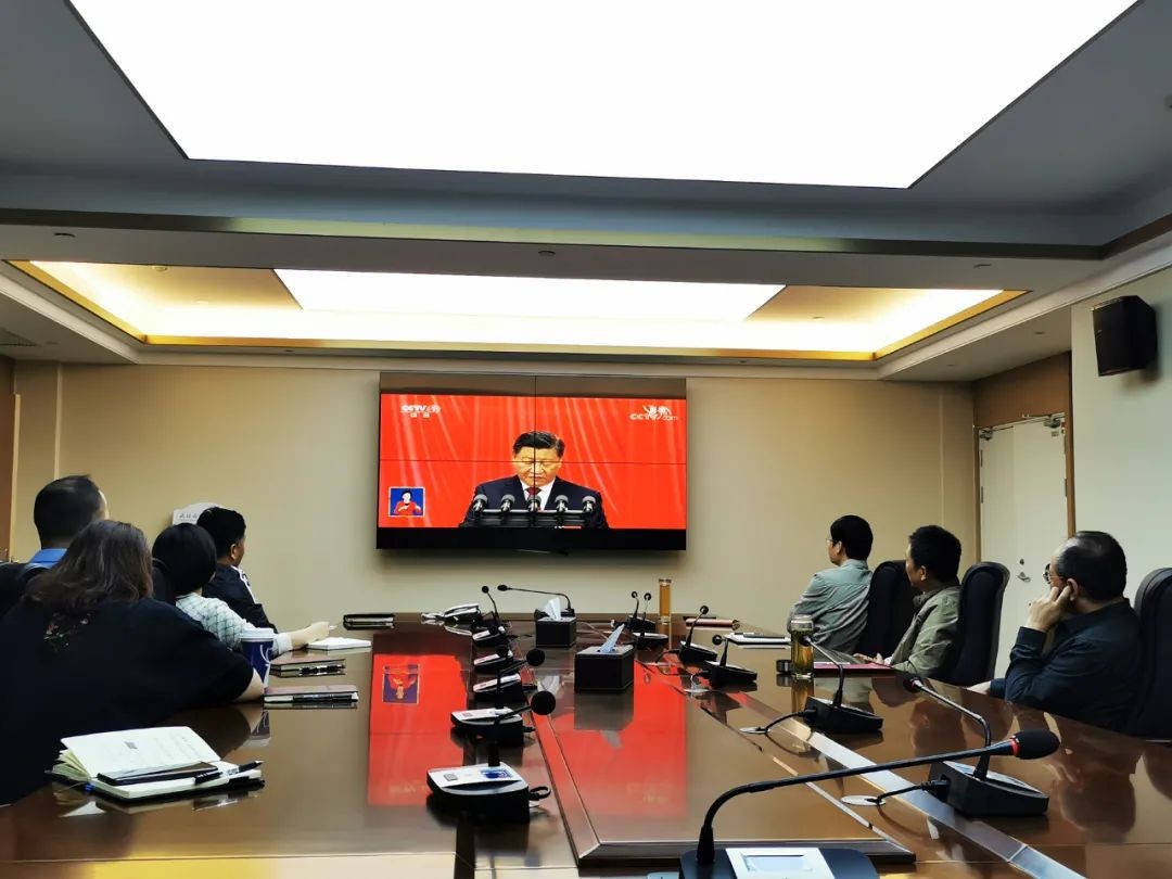 武汉市侨联机关党员干部集中收听收看党的二十大开幕盛会