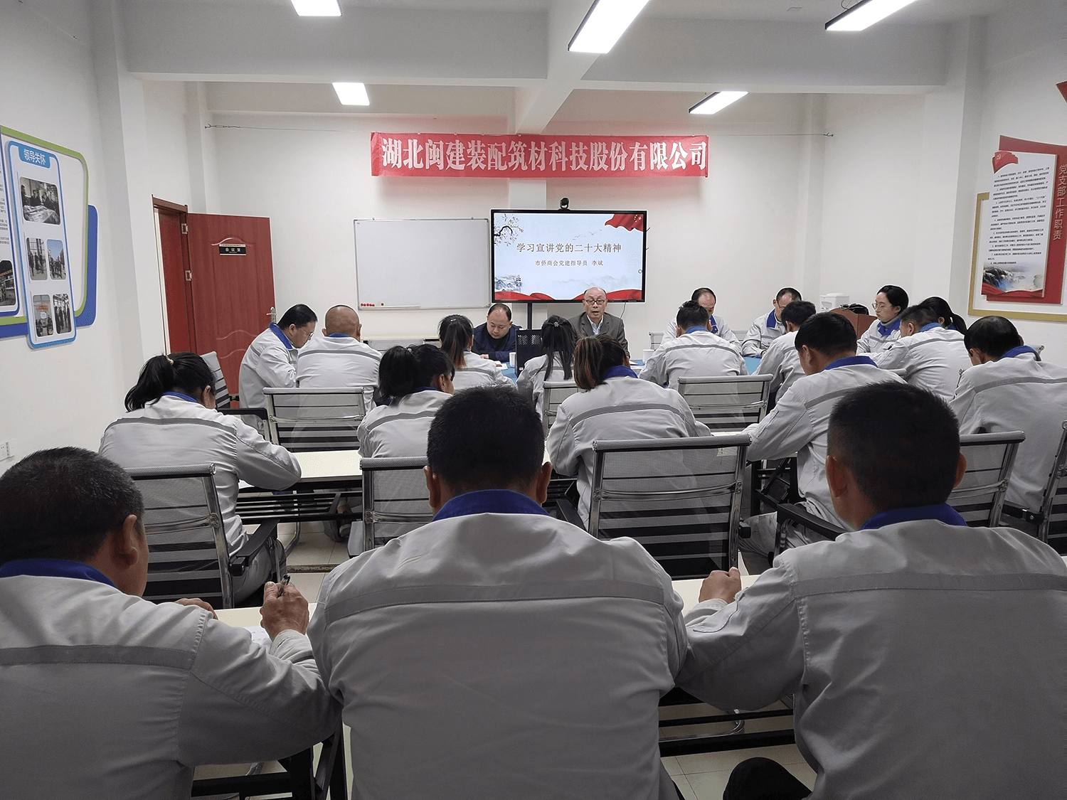 学习宣传贯彻二十大精神 │ 襄阳市侨联老党员李斌深入侨企宣讲二十大精神