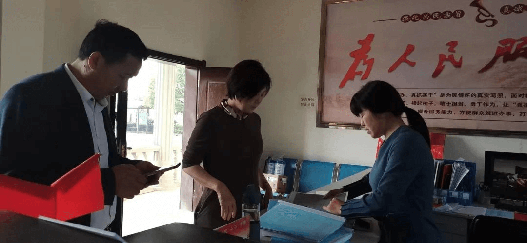 襄阳市侨联调研驻村帮扶工作