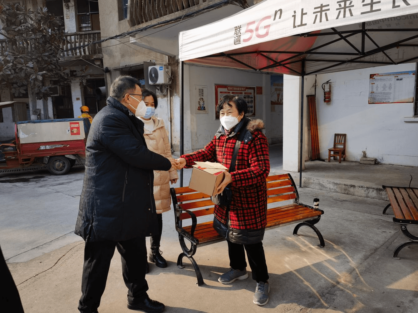 咸宁市侨联主席段克斌一行赴咸安区走访慰问归侨侨眷