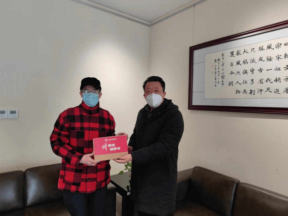 湖北省侨联：发出倡议书 送上防疫包 撑起爱心伞