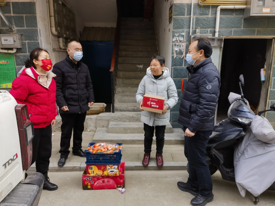 潜江市侨联开展“迎新春、送温暖、暖侨心”活动