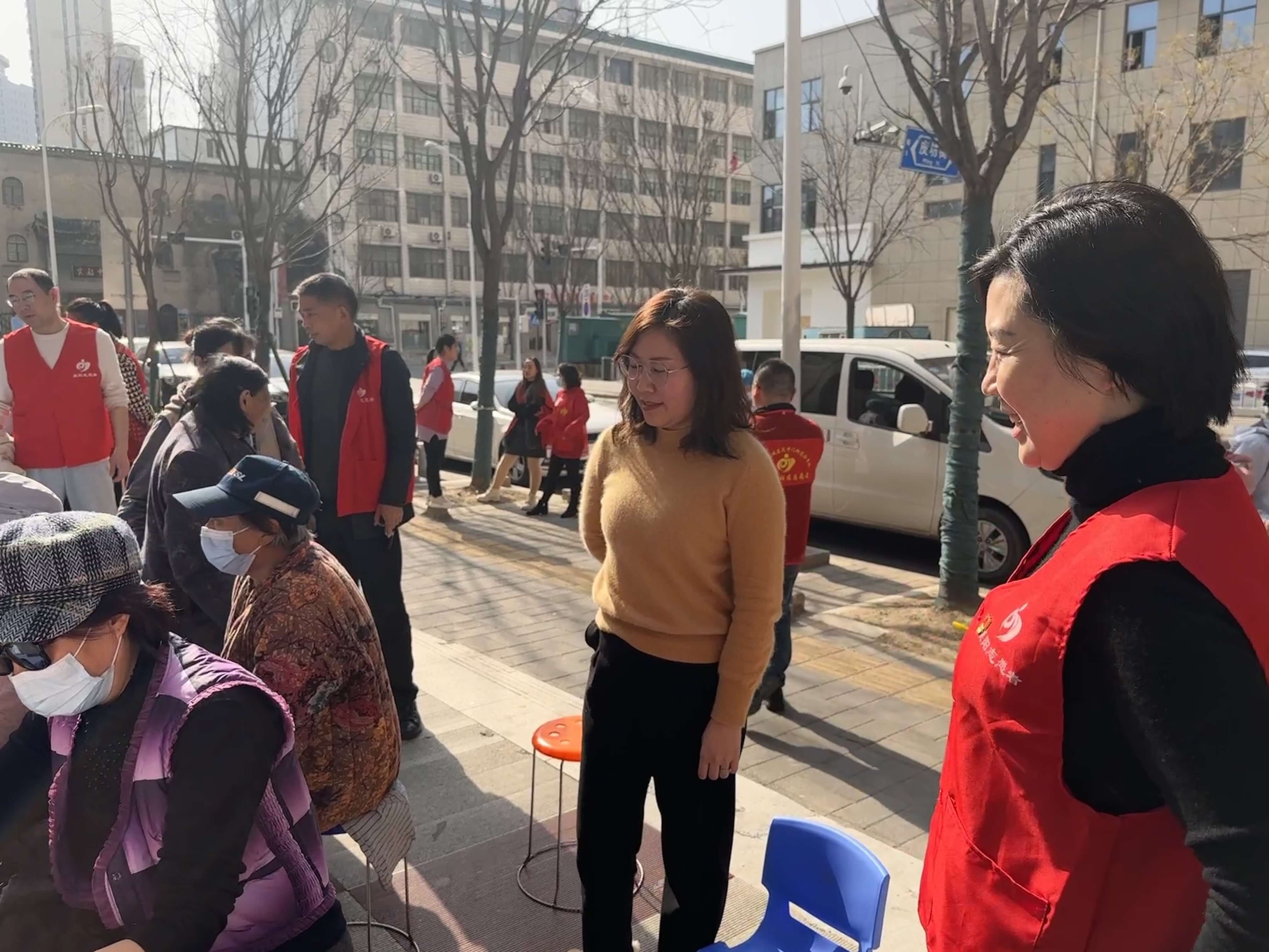 襄阳市侨联赴望江街社区开展志愿服务活动