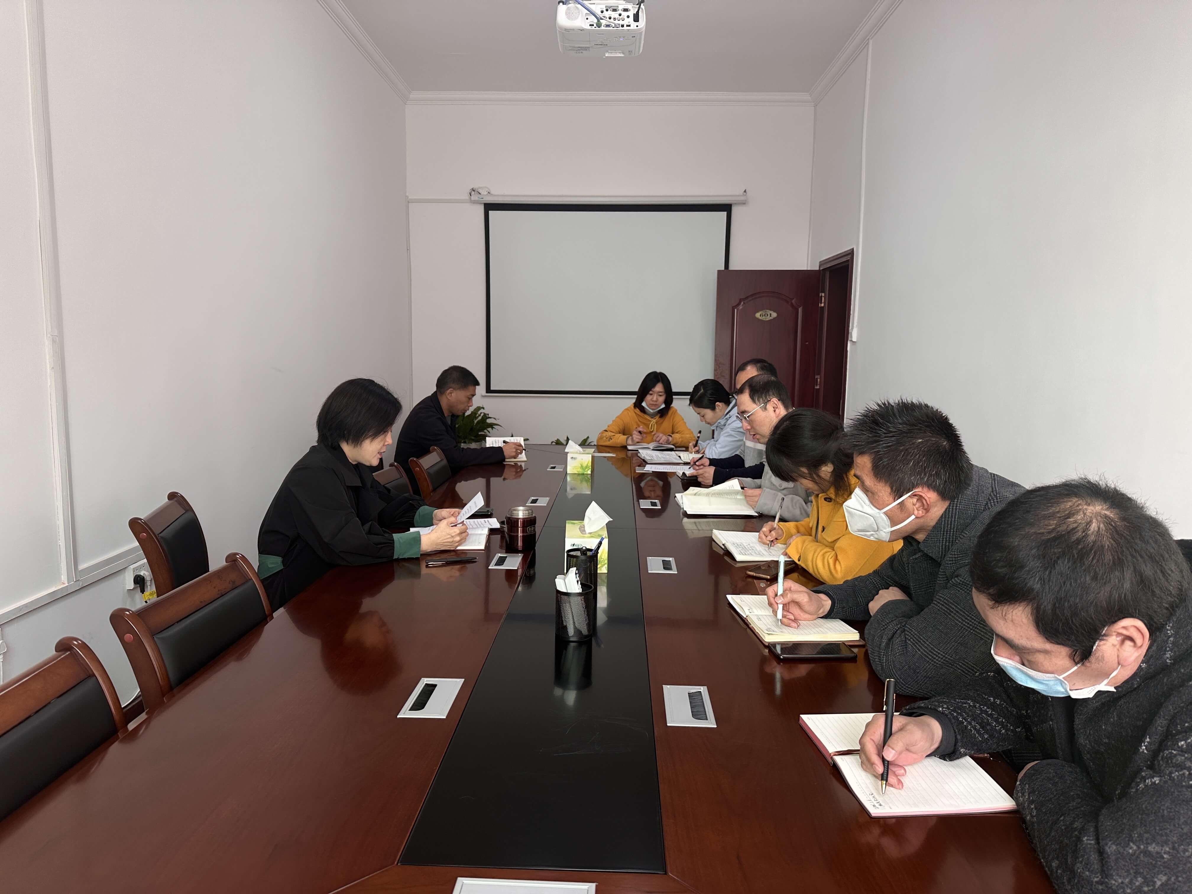 襄阳市侨联传达学习全市统战部长会议精神