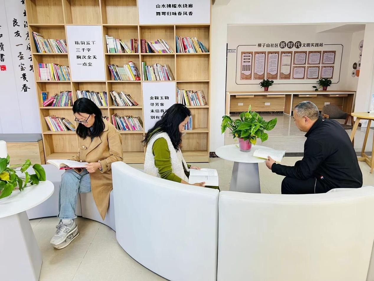 襄城区侨联组织开展“阅享幸福 书香社区”读书主题活动