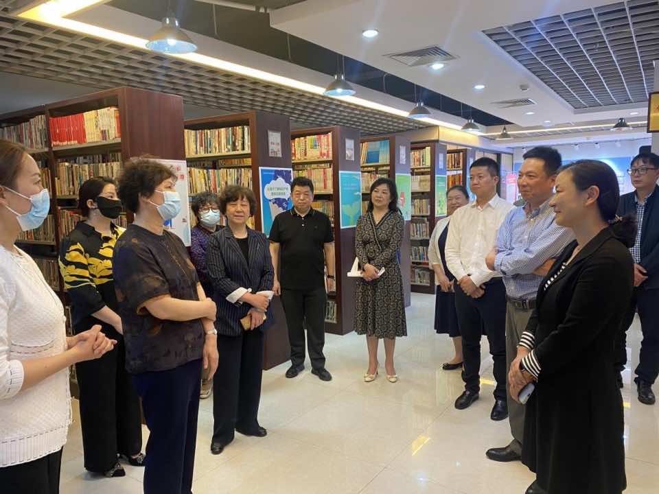 王慧萍调研武汉市侨联基层组织建设工作